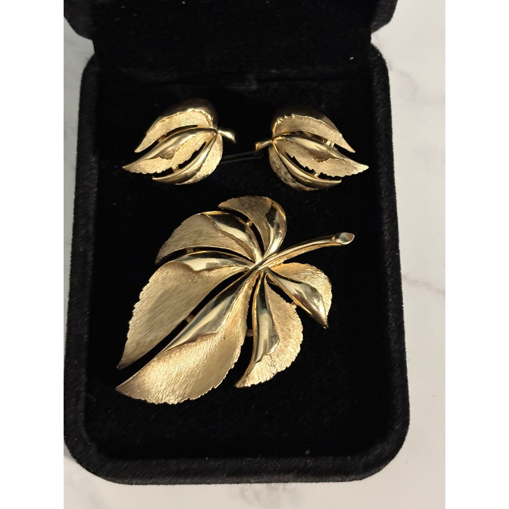 Vintage Trifari Signed Brushed Gold Leaf‎ Brooch & Clip Earrings Set-Mid Century